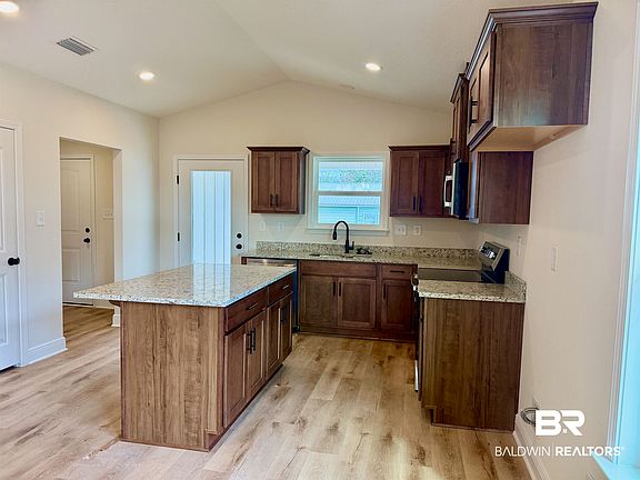 5th image of 2022 W Union Ave
