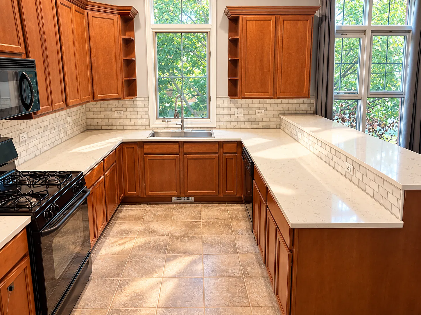 2 bed, 2.5 bath, 1900 sqft, $2,800 — Photo 2