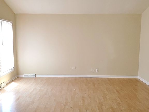 3rd image of 1206 Meadowbrook Dr