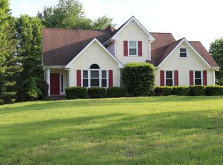 900 Passenger Creek Rd, Adams, TN 37010