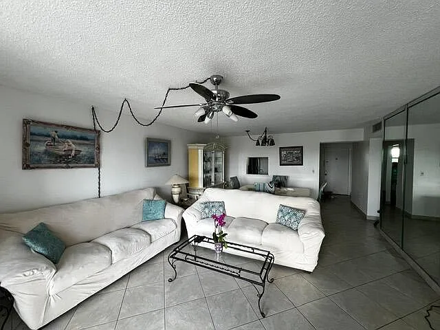 1001 NE 14th Ave #701 — Photo 14