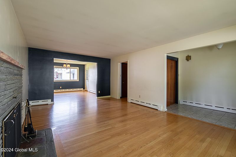5th image of 419 Hackett Boulevard
