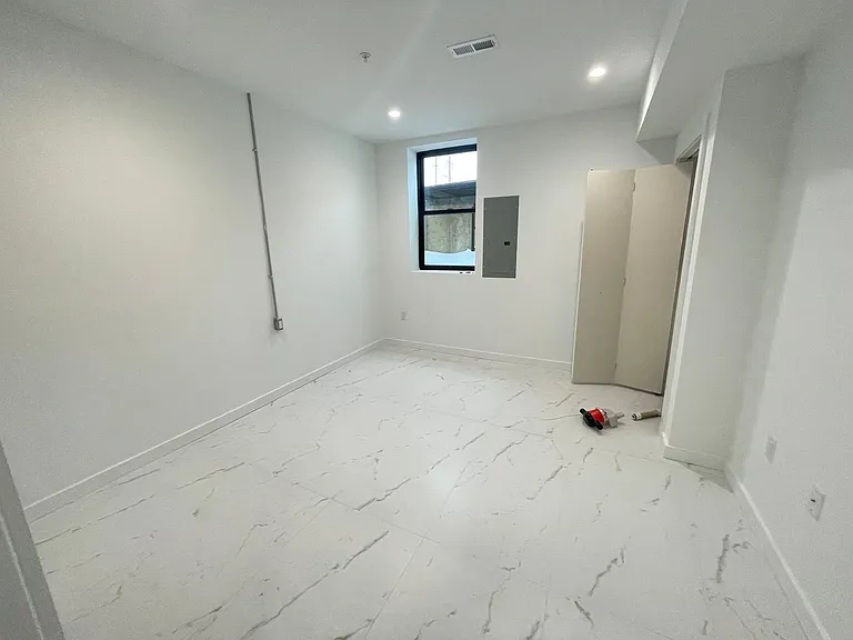 2922 W Glenwood Ave — Photo 9
