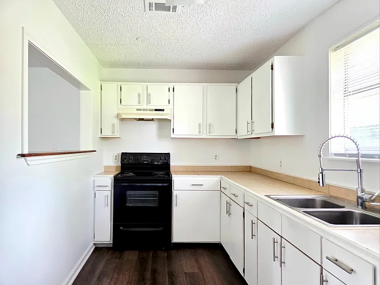 6331 Siers St #B — Photo 4