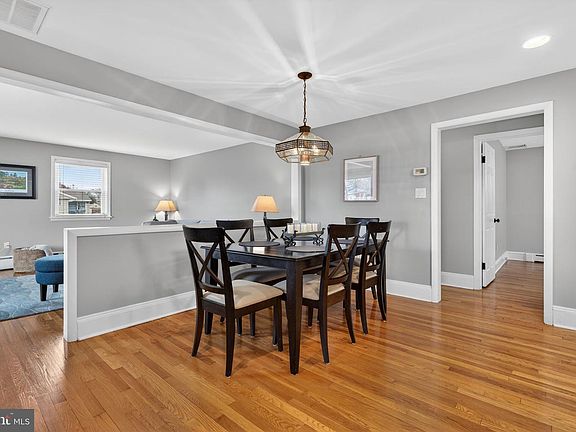 5th image of 409 Delta St