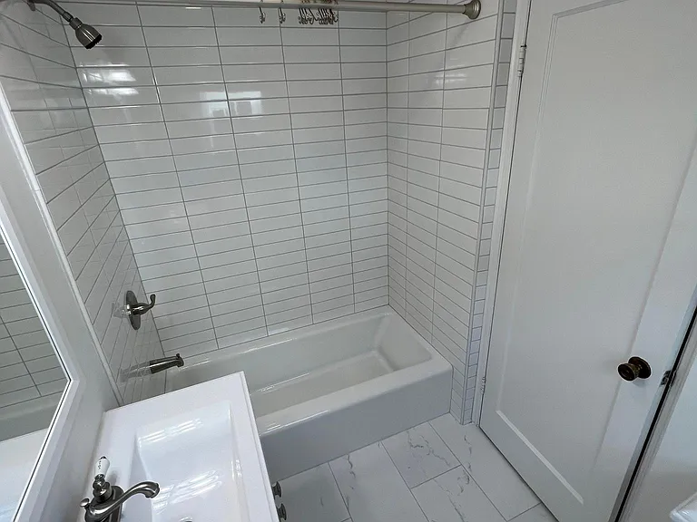 900 University Dr #2 — Photo 5