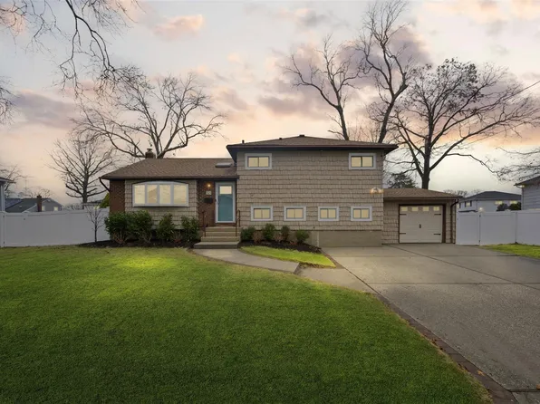 521 Benjamin Road, North Babylon, NY 11703