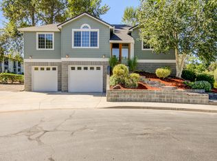105 Creek View Ln, Rogue River, OR 97537