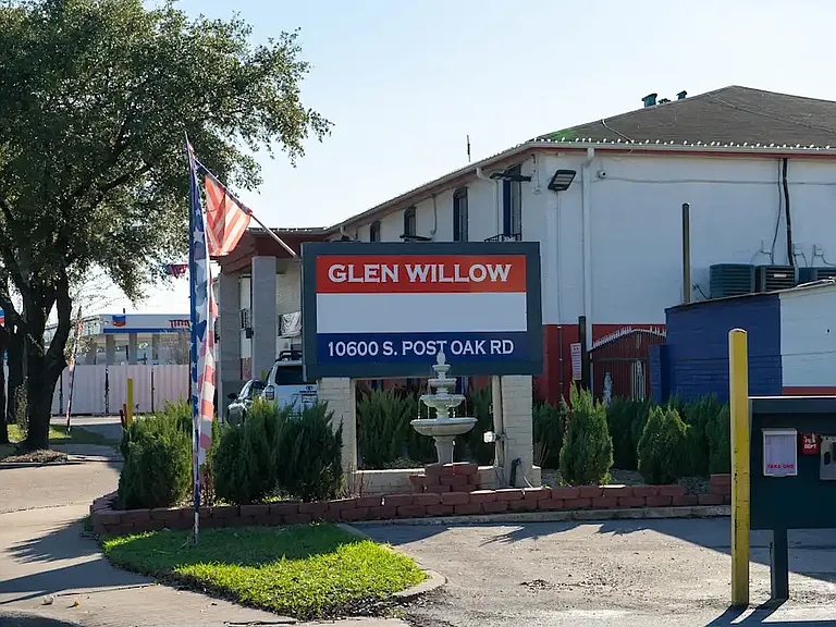 Glen Willow Apartments — Photo 9