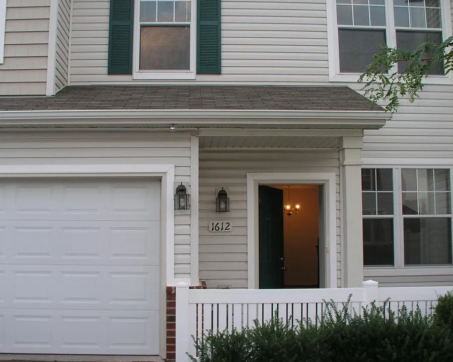 1612 Liberty Cir
