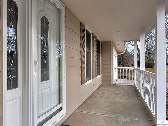 4th image of 934 S 156th Ave