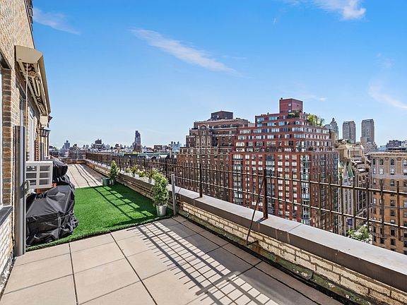 4th image of 200 W 70th St APT 17E