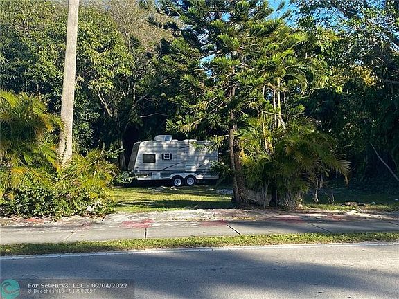 5th image of 3640 NE 6th Ave