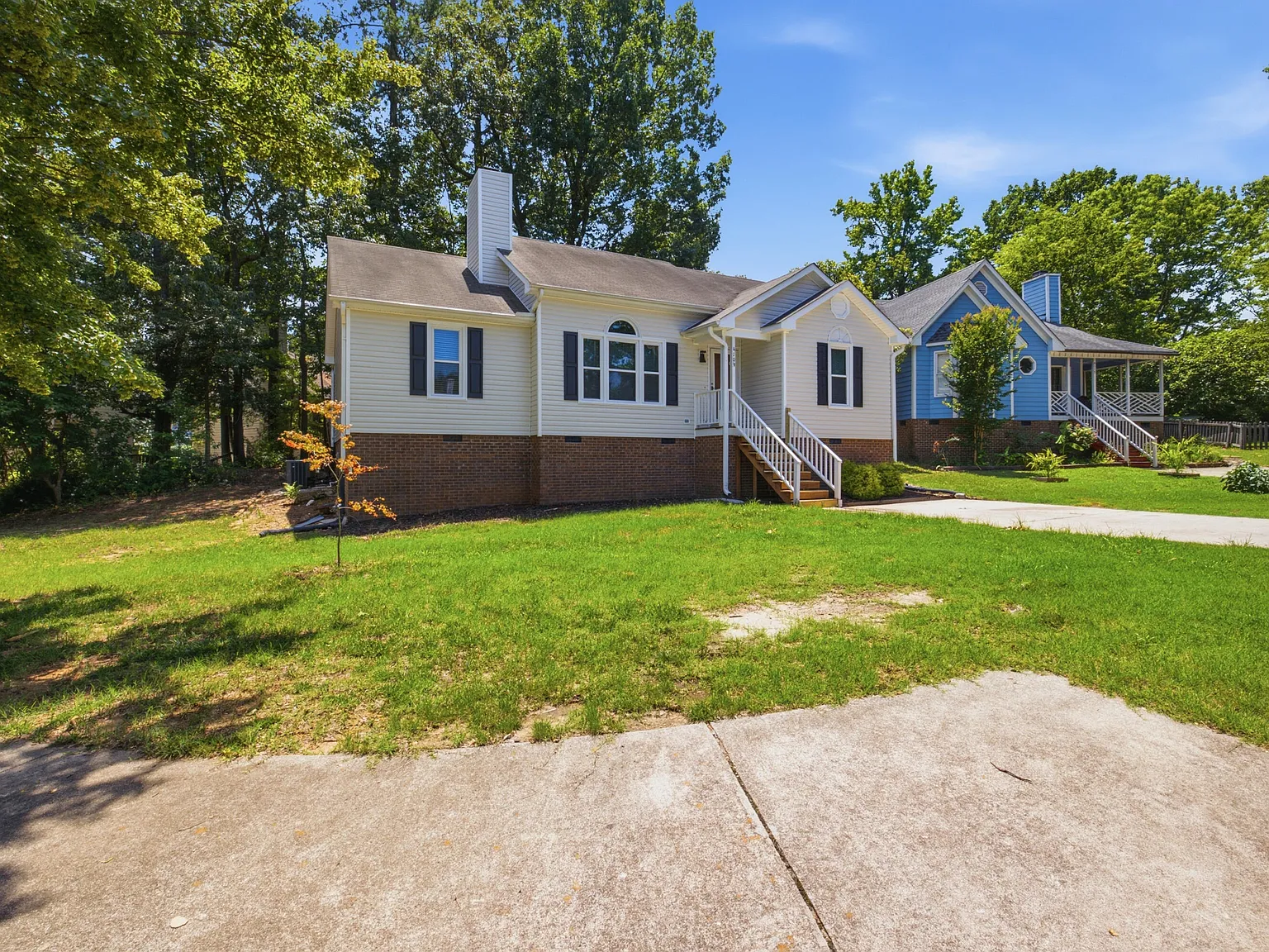 3 bed, 2.0 bath, 1360 sqft, $1,800 — Photo 2