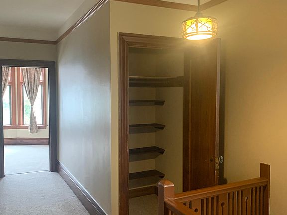 Closet living