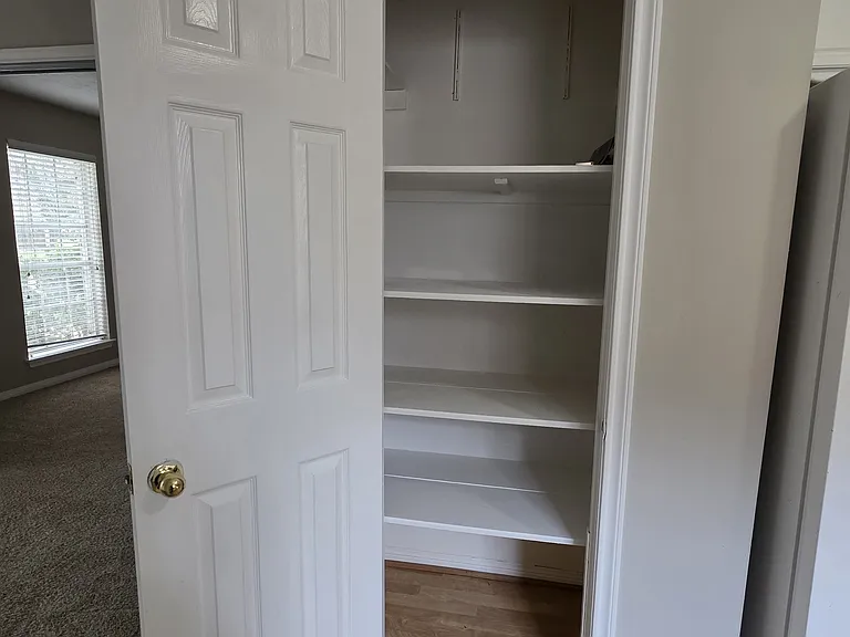 Good sized pantry.