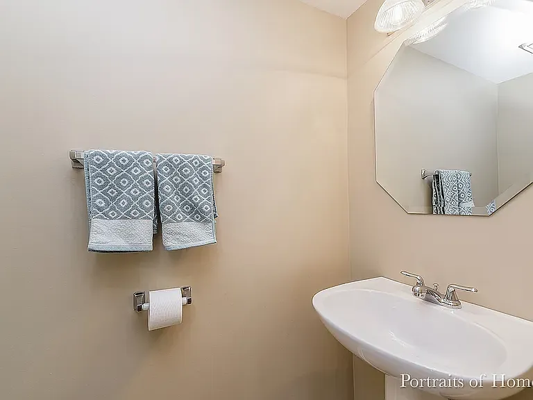 379 Gregory St — Photo 4