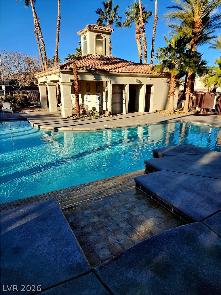 3 bed, 2.0 bath, 1254 sqft, $2,100 — Photo 3