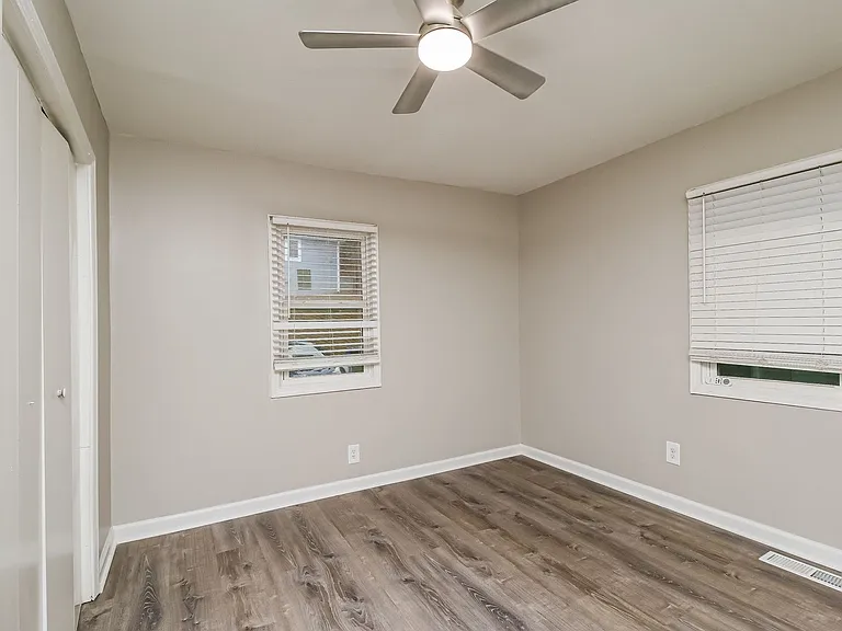 1097 Smith St SW — Photo 6