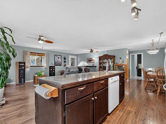 4th image of 8008 Victoria Rd S