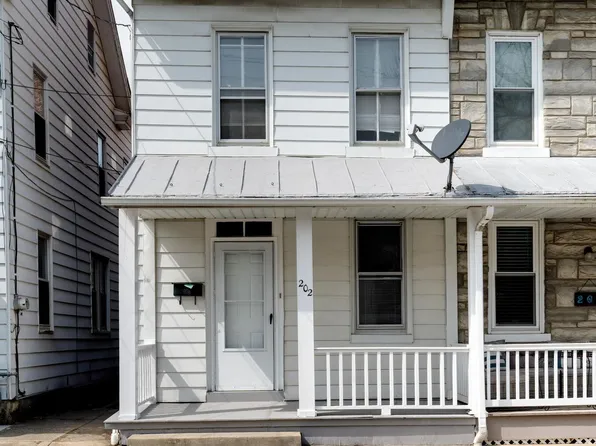 202 N Elm St, Wernersville, PA 19565