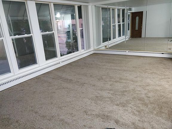 3rd image of 2709 W Balmoral Ave