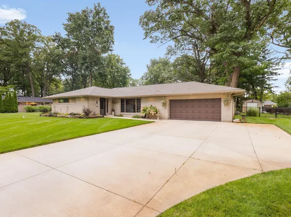 55844 Oak Ln, Elkhart, IN 46514