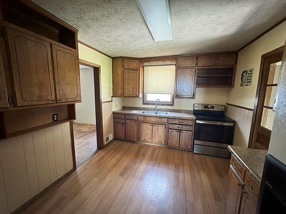 2nd image of 1811 South St
