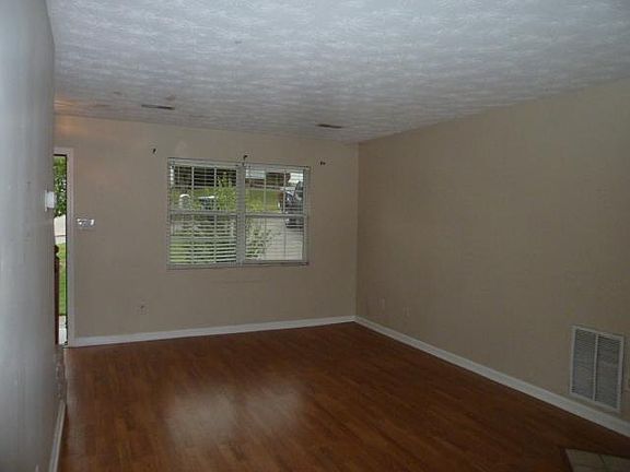 4th image of 768 Settlers Pond Way