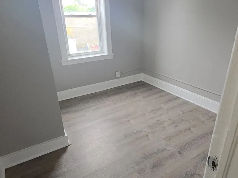 104 Lawrence St #4 — Photo 3