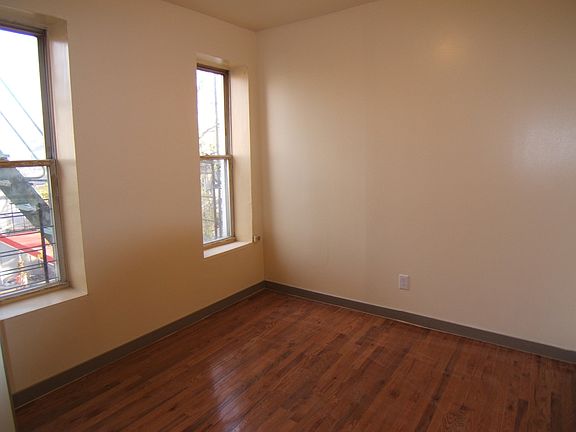5th image of 1060 Grant Ave