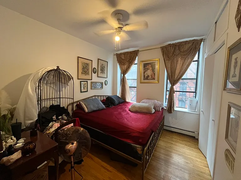 122 Allen St — Photo 1