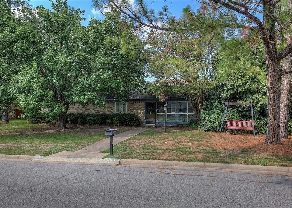 1st image of 10 Meadow Ln
