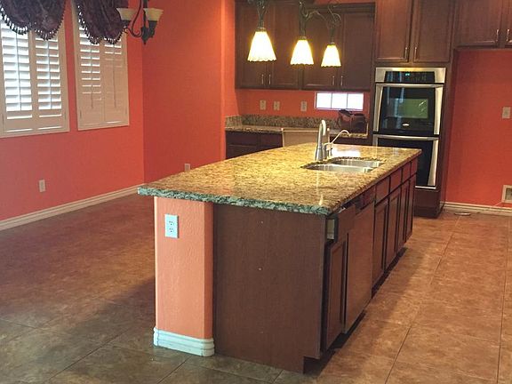 4th image of 2720 E Parkview Dr