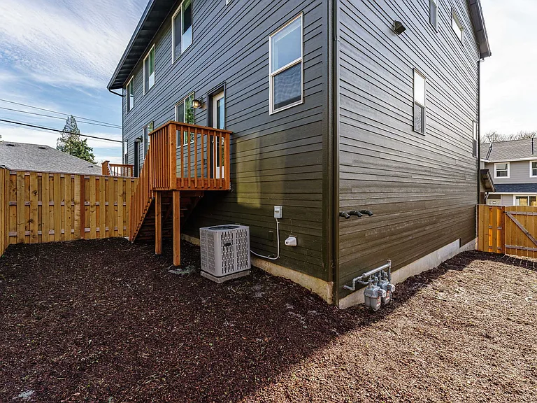 804 NW 7th Ave — Photo 35