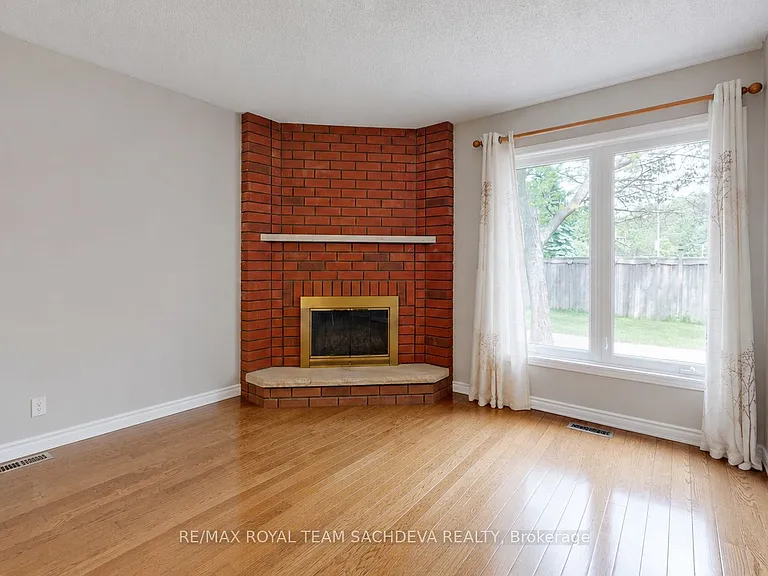 1614 Melman St — Photo 9