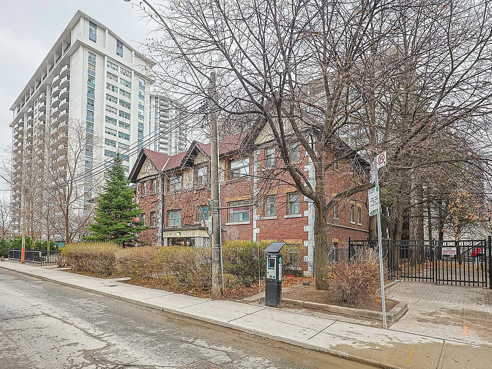 33 Maitland St #303
