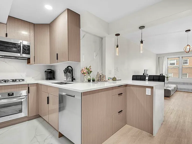 160 E 27th St #12C — Photo 1