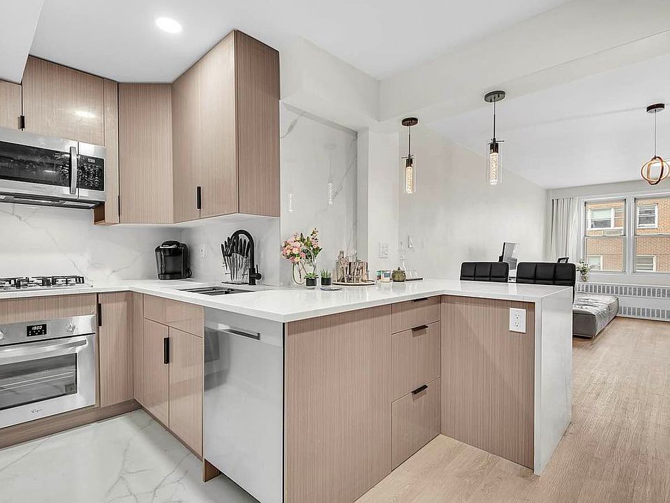 1st image of 160 E 27th St APT 12C