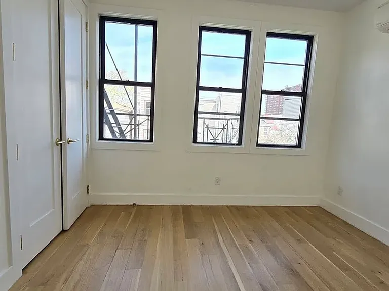 50 Grace St #3D — Photo 6