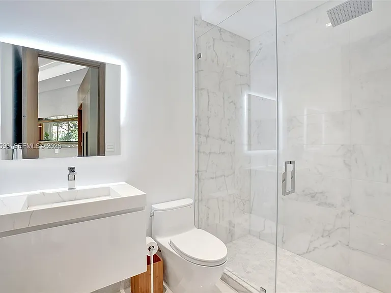20824 NE 37th Ave — Photo 47