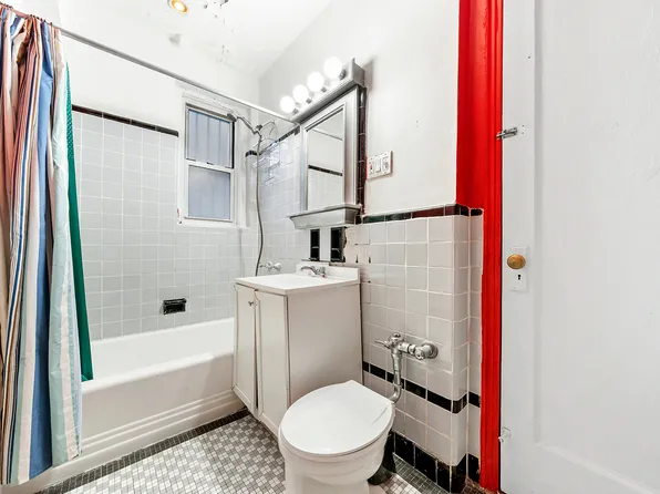 224 Highland Boulevard image 3 of 9