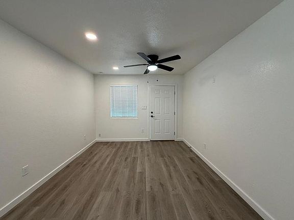 3rd image of 1027 E Dunlap Ave APT 3