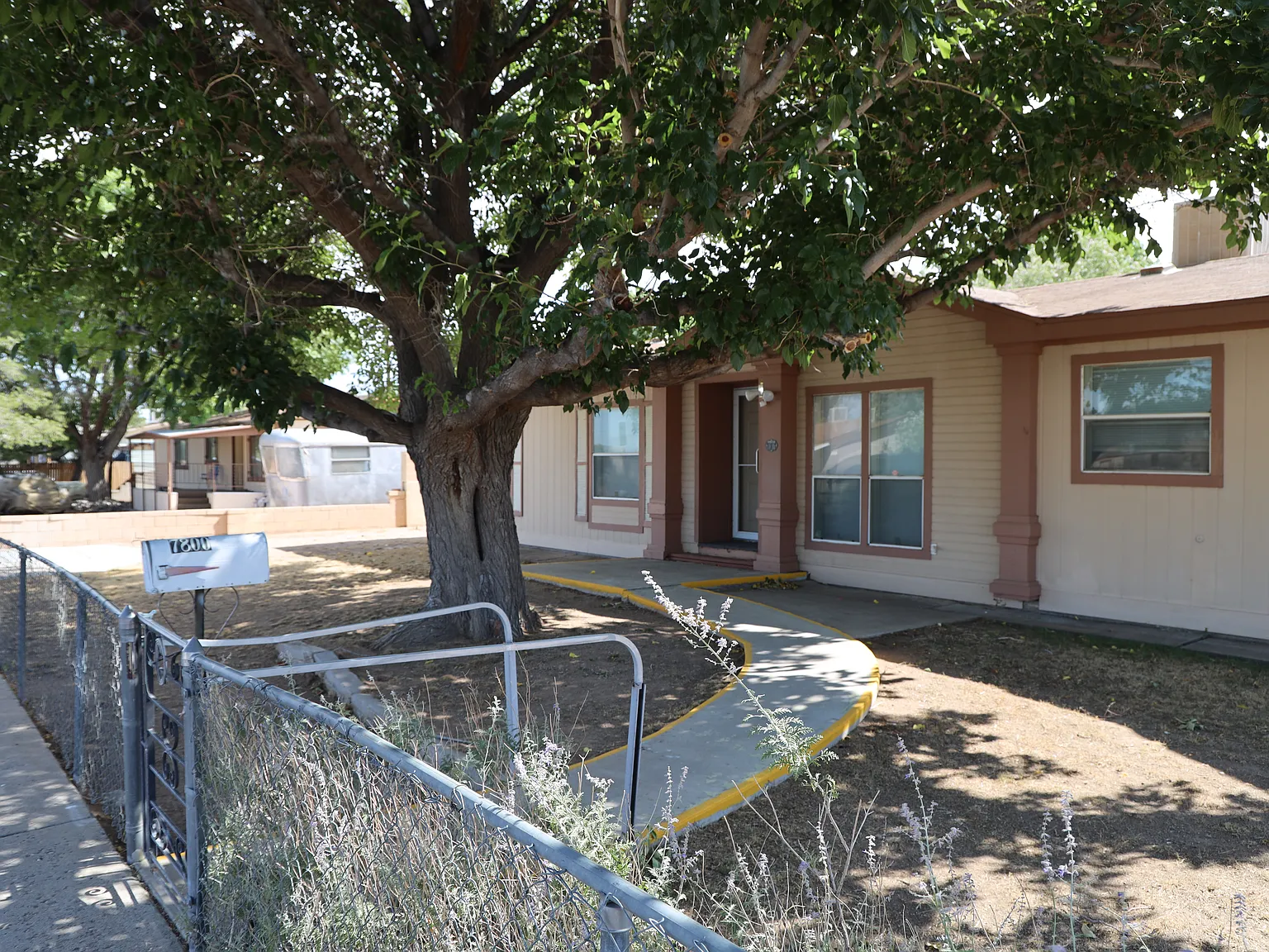 4 bed, 2240 sqft, $2,500 — Photo 4