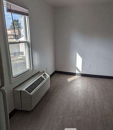 2nd image of 485 Clarendon Ave #1