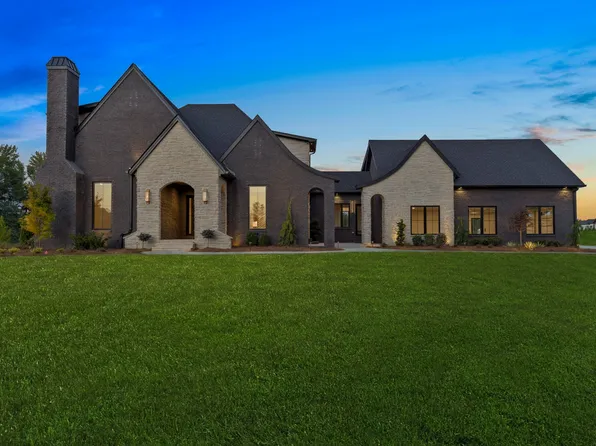 221 Shun Pike, Cottontown, TN 37048