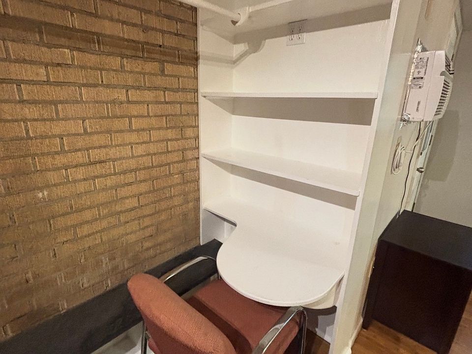 1st image of 928 Main St #928926C