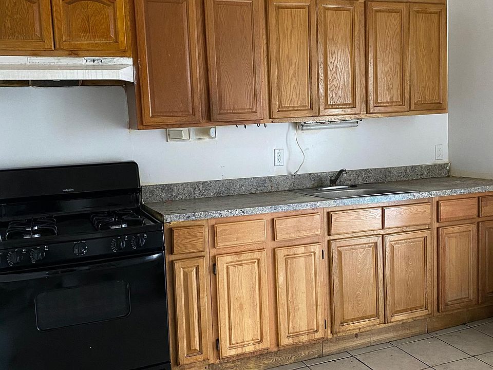 1st image of 46 Caroline Ave #1