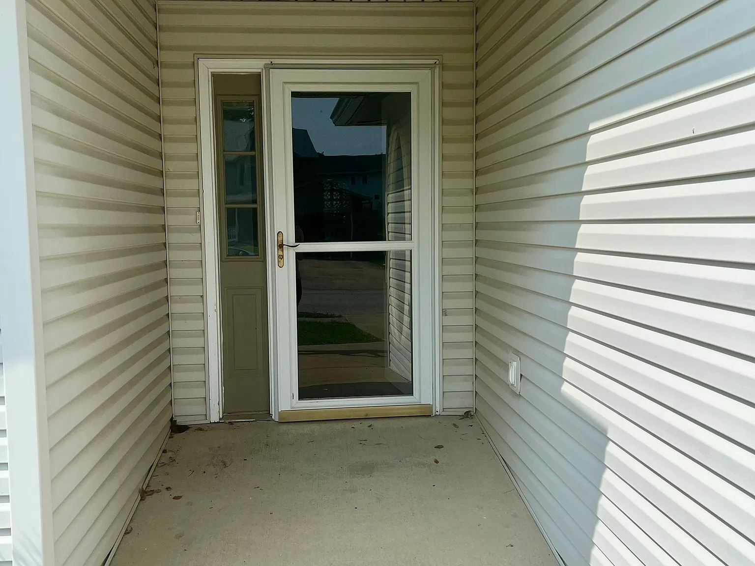 4617 E Donington Dr — Photo 2