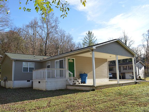 Side View Large Carport and rear deck and private back yard.